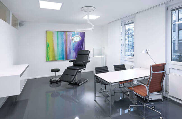 Praxis Christopher Chrissostomou, Haarzentrum in München, Behandlungsraum